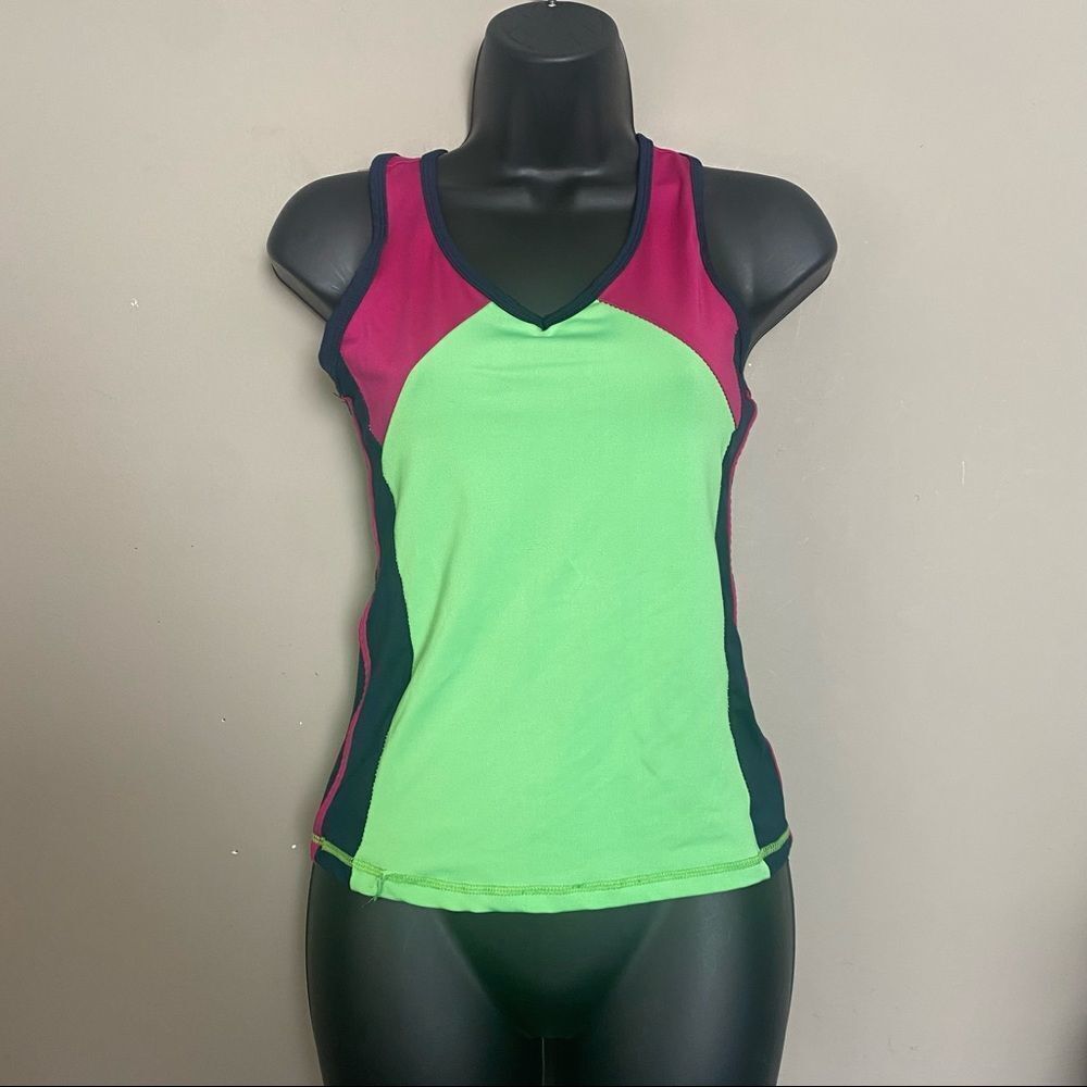 đ
șTrue Rock Green Color Lock Racerback Active Tank Top - Picture 2 of 8